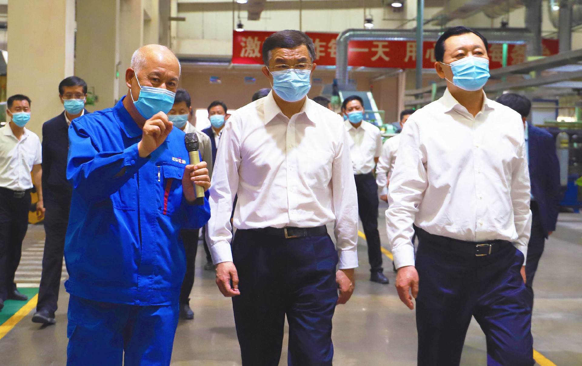 遼寧省常務(wù)副省長王健一行蒞臨浪馬輪胎調(diào)研
