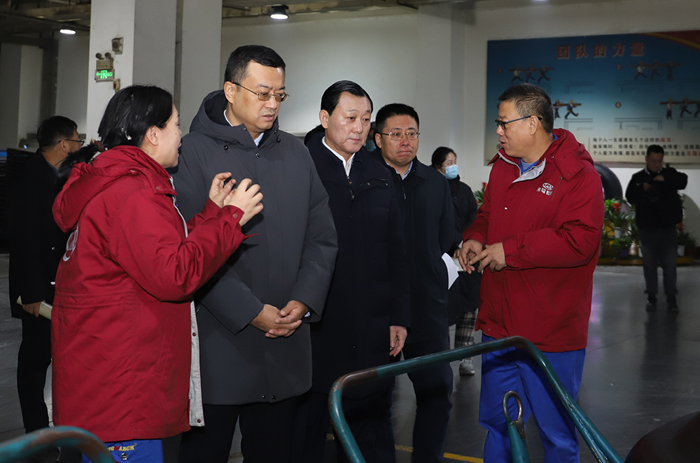 副省長參觀工廠2.jpg